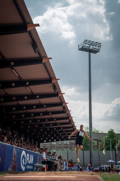 Marcel Meyer (Hannover 96) im Weitsprung am 07.05.2022 beim Stadtwerke Ratingen Mehrkampf-Meeting 2022 in Ratingen